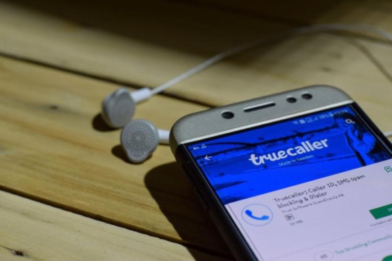 In order to identify who is calling you in South Africa, you have the option of utilizing the dialer that comes pre-installed on your mobile device or downloading third-party applications such as Truecaller, Current caller ID, Trapcall, Call App, or Contactive.