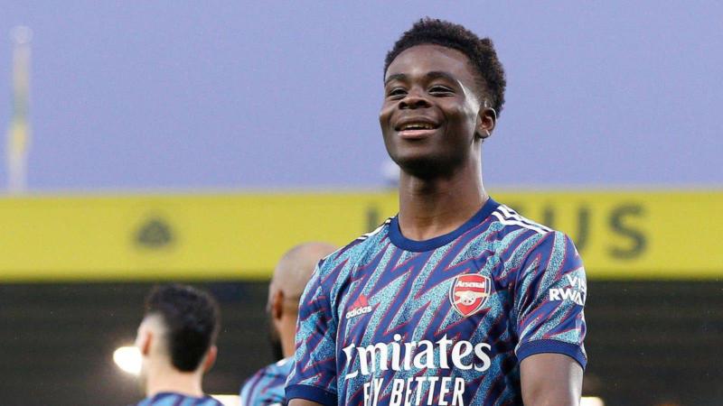 Bukayo Saka is an English professional footballer who plays on the left wing for the national team and on the right wing for Arsenal in the Premier League.9