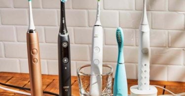 Difference Between Manual Toothbrush and Electronic Toothbrush
